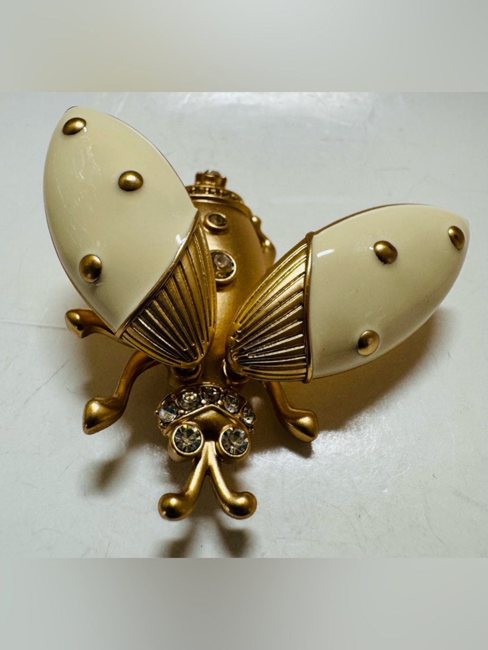 Chico’s Bumble Bee gold tone Enamel Brooch - Picture 3 of 8
